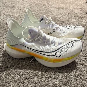 Saucony Endorphin Elite 2